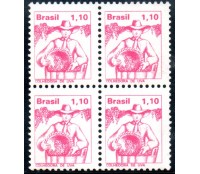 R565 Quadra Colhedora de Uva 25.300 Novo
