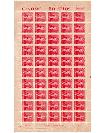 1954 R492 Oswaldo Cruz - Carmim, Folha com 50 selos novos Cr$0,20, Pequeno Rasgo e Dobra na Aba Direita 27.511