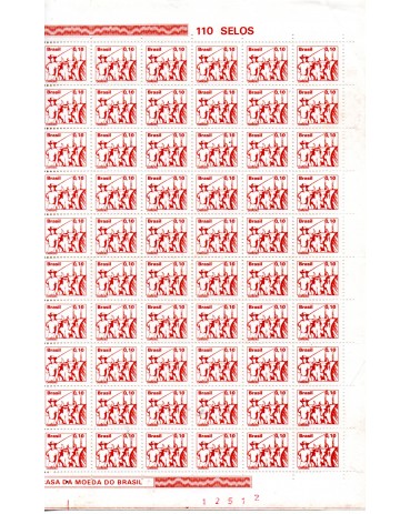 1977 R557 Profissões "Carreiro) 0,10 centavos, folha com 110 selos novos com goma, DOBRADA AO MEIO,  Leve dobra no canto direito acima 27.518