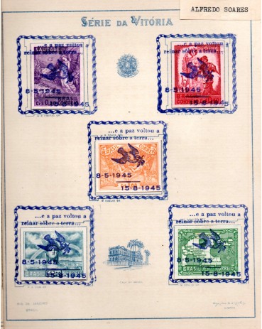 1945 Folhinha Filatélica FO-9 Série da Vitória Com capa e contracapa 17,5X21 com 7 folhas contendo o histórico em 7 idiomas , a capa contém alguns pontos de oxidação,porém os selos estão perfeitos com carimbos 31.521