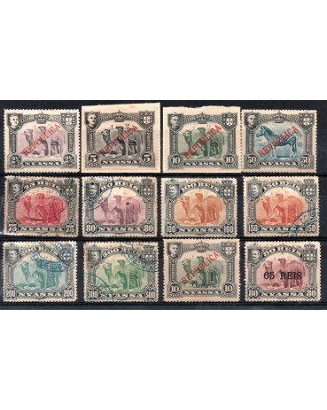 Nyassa lote de 12 selos Dromendários e um Zebra, 31.810 carimbados e novos